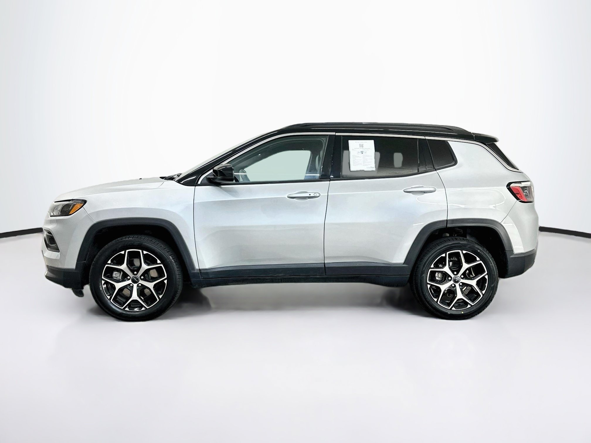 Used 2025 Jeep Compass Limited AWD/4WD image 4