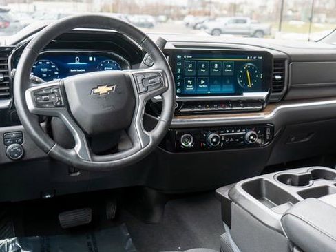 Used 2023 Chevrolet Silverado 1500 LT AWD/4WD image 13