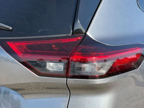 Used 2021 Nissan Rogue SV AWD/4WD image 35