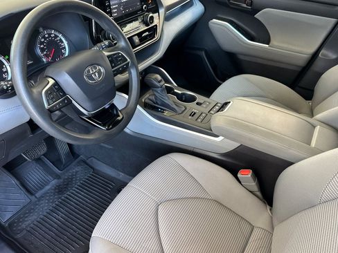 Used 2021 Toyota Highlander L AWD/4WD image 10