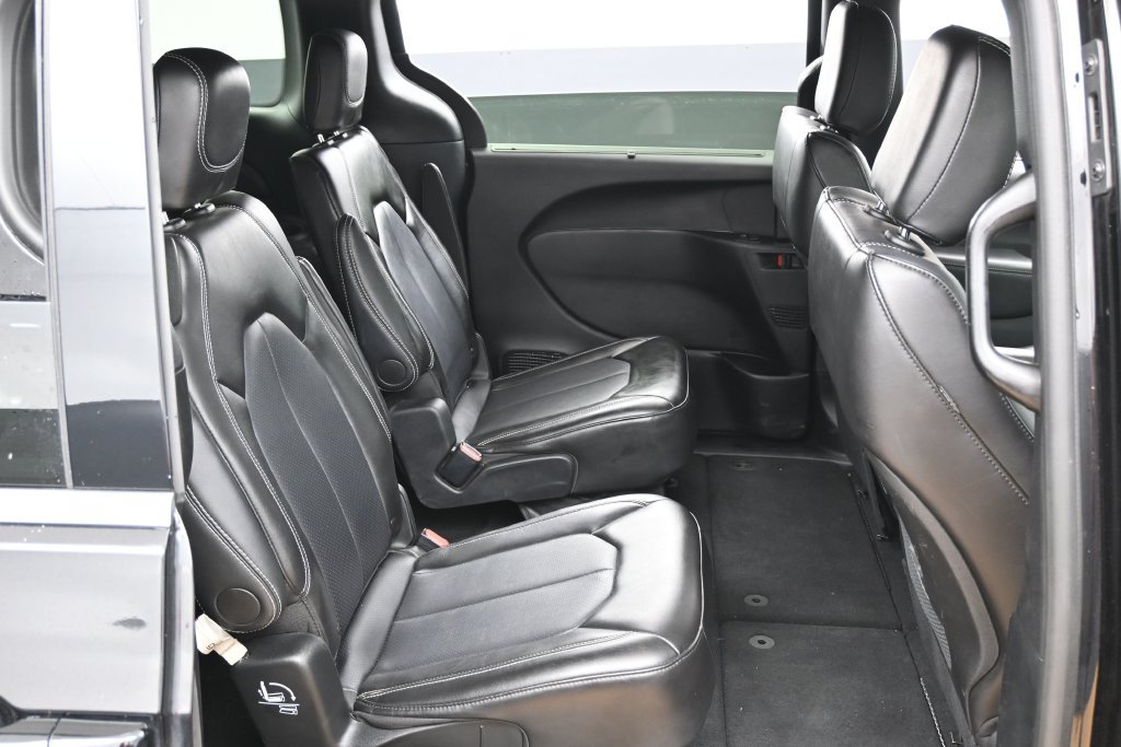 Used 2025 Chrysler Pacifica Select FWD image 35