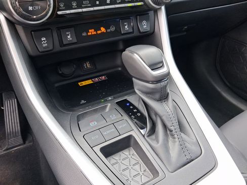 Used 2025 Toyota RAV4 XLE Premium w/ Weather Package image 21