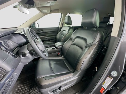 Used 2023 Nissan Pathfinder SL AWD/4WD image 13