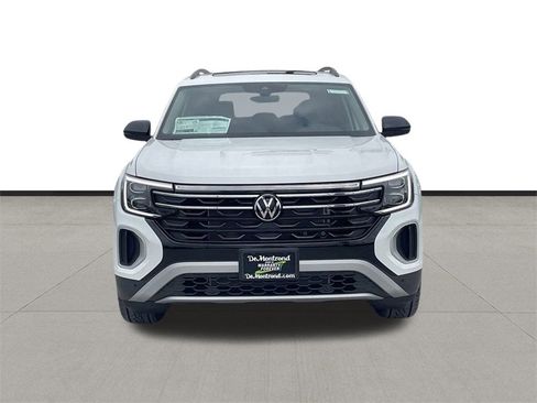 New 2025 Volkswagen Atlas Peak Edition SE image 2