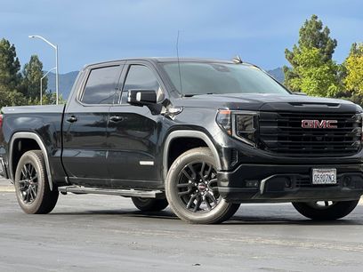 Used 2022 GMC Sierra 1500 Elevation w/ Elevation Premium Package