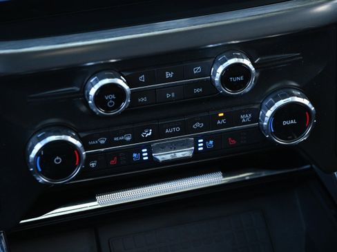 Used 2022 Ford F150 Lariat w/ Equipment Group 502A High image 19