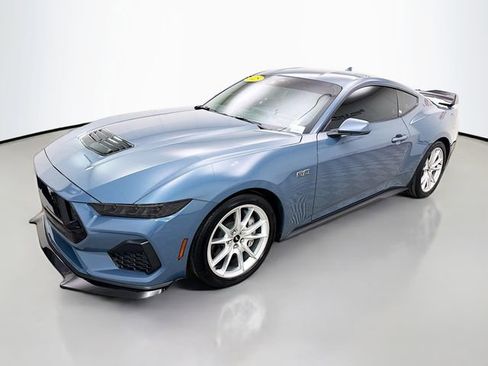 Used 2025 Ford Mustang GT Premium RWD image 3