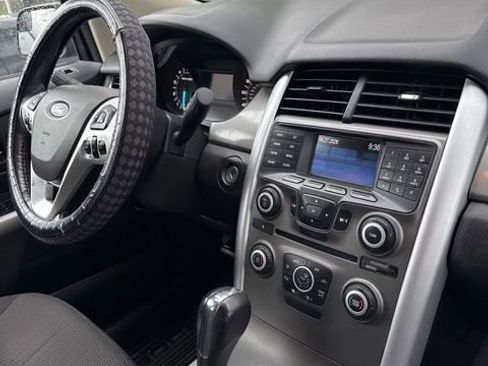 Used 2013 Ford Edge SEL FWD image 3