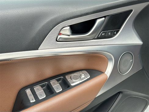 Used 2020 Genesis G70 2.0T w/ Elite Package image 17