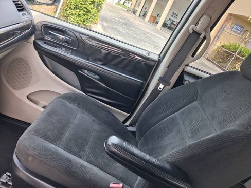 Used 2017 Dodge Grand Caravan SE w/ Power Window Group FWD image 14