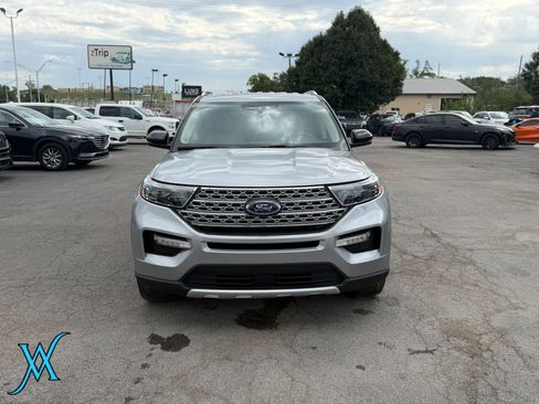 Used 2022 Ford Explorer Limited w/ Equipment Group 301A AWD/4WD image 2