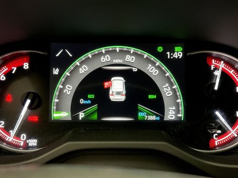 Used 2025 Toyota RAV4 XLE AWD/4WD image 10