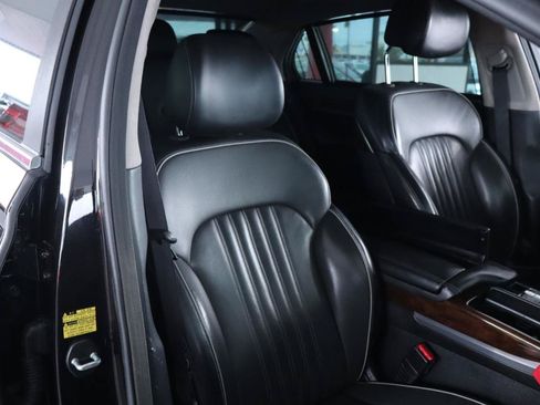 Used 2018 Genesis G90 3.3T Premium RWD image 39