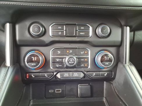 Used 2022 Chevrolet Suburban Z71 w/ Luxury Package image 22