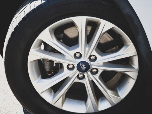 Used 2019 Ford Escape SE image 16