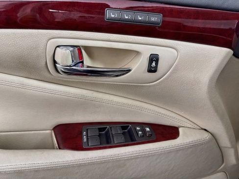 Used 2010 Lexus LS 460 RWD image 22