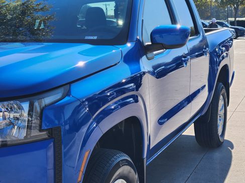 Used 2024 Nissan Frontier SV w/ SV Convenience Package image 9