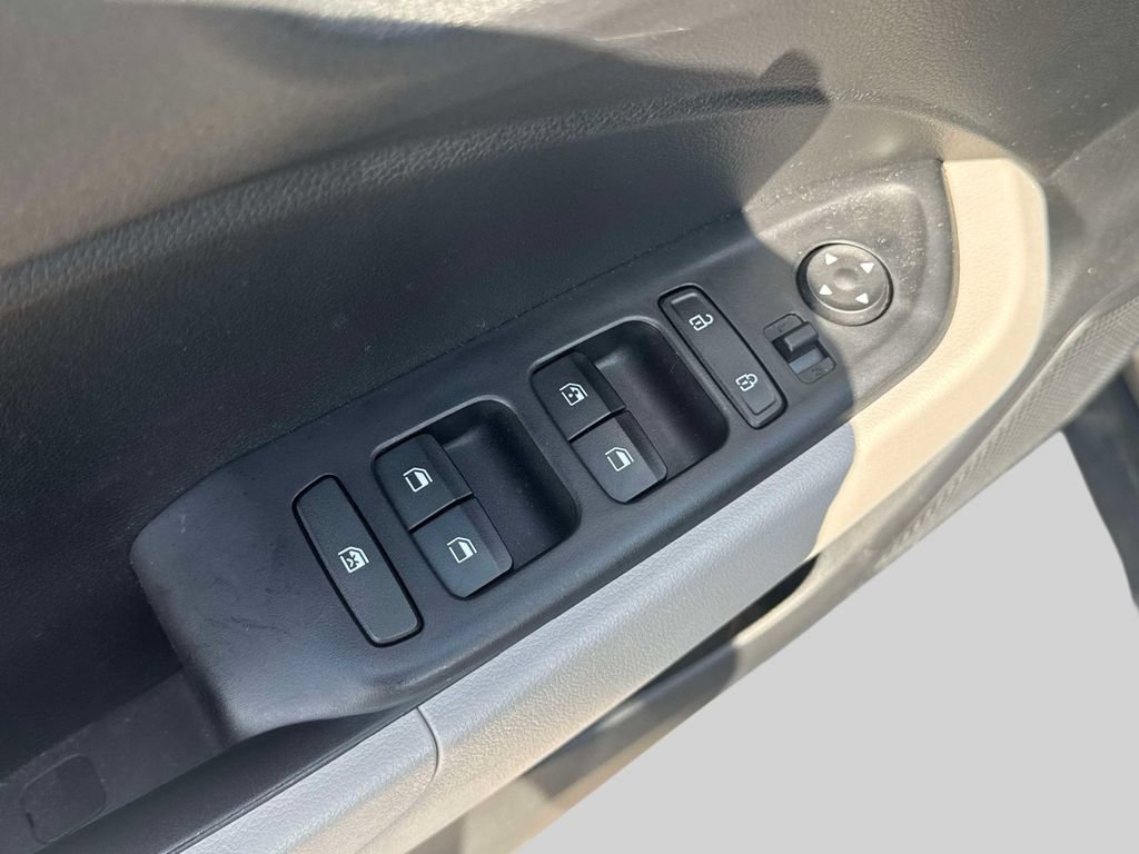 Used 2024 Hyundai Venue SEL FWD image 15