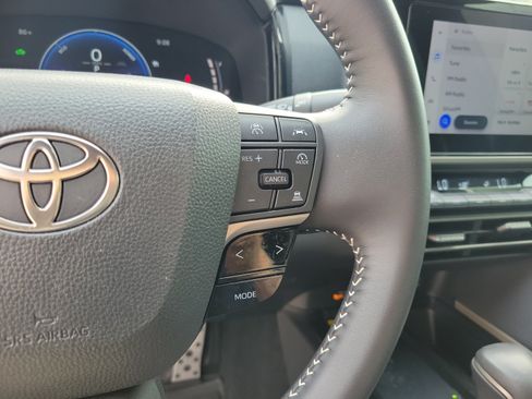 Used 2026 Toyota Camry SE FWD image 14