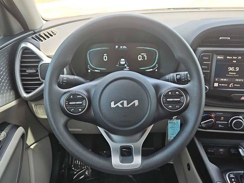 Used 2023 Kia Soul LX FWD image 11