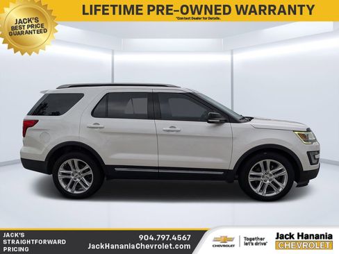 Used 2017 Ford Explorer XLT w/ Equipment Group 202A image 2