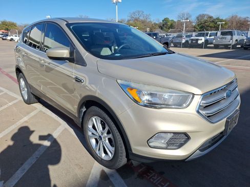 Used 2017 Ford Escape SE image 8