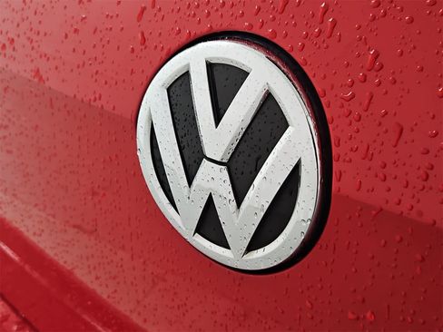 Used 2018 Volkswagen Golf R 4-Door image 11