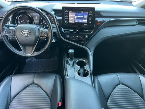 Used 2021 Toyota Camry SE image 4