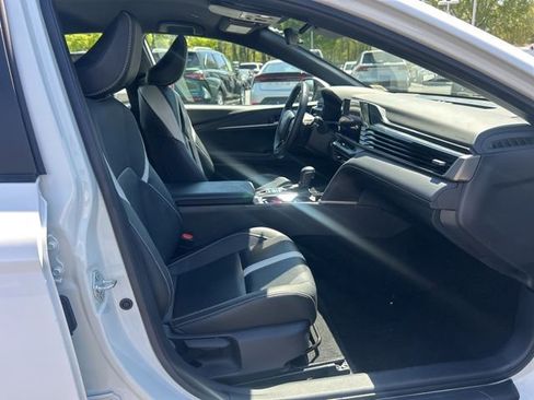 Used 2025 Toyota Camry SE FWD image 15