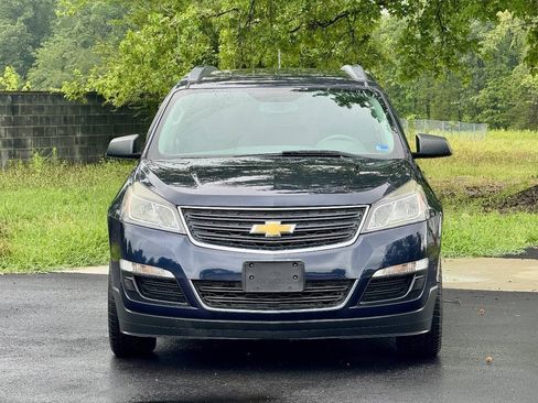 Used 2017 Chevrolet Traverse LS FWD image 3