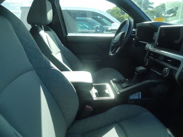 Used 2025 Toyota Tacoma SR5 AWD/4WD image 9