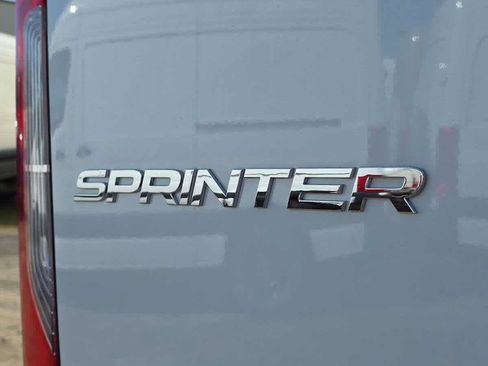 Used 2025 Mercedes-Benz Sprinter 2500 image 18