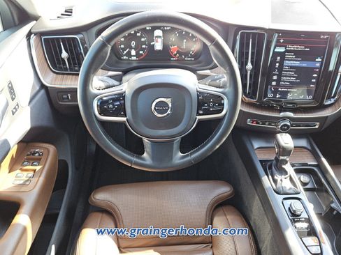 Used 2019 Volvo XC60 T6 Inscription w/ Protection Package Premier AWD/4WD image 12