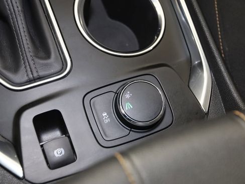 Used 2020 Chevrolet Traverse LT image 27