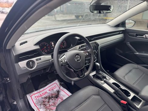 Used 2022 Volkswagen Passat 2.0T SE image 11