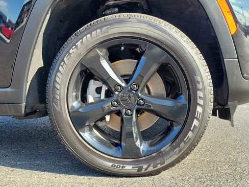 Used 2023 Jeep Grand Cherokee L Laredo AWD/4WD image 5
