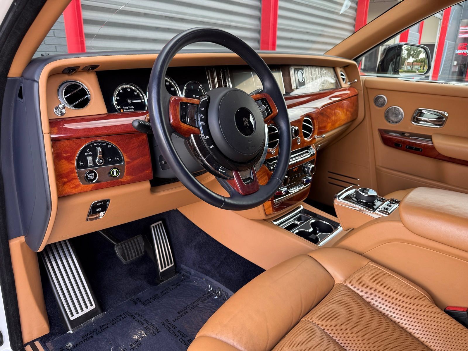 Used 2018 Rolls-Royce Phantom Extended Wheelbase RWD image 27