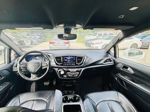 Used 2019 Chrysler Pacifica Touring-L Plus w/ S Appearance Package FWD image 15