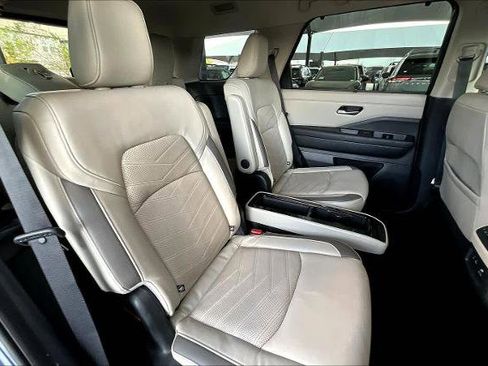 Certified 2022 Nissan Pathfinder Platinum w/ Lighting Package (N93) image 19