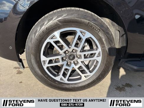 Used 2025 Ford Expedition Max Active AWD/4WD image 12