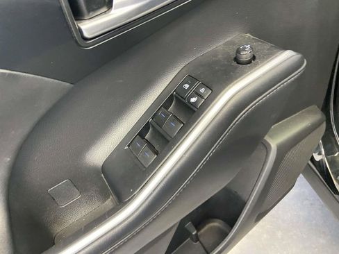 Used 2020 Toyota Highlander XLE image 18