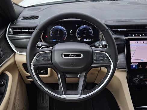 New 2025 Jeep Grand Cherokee L Limited w/ Luxury Tech Group II RWD image 18