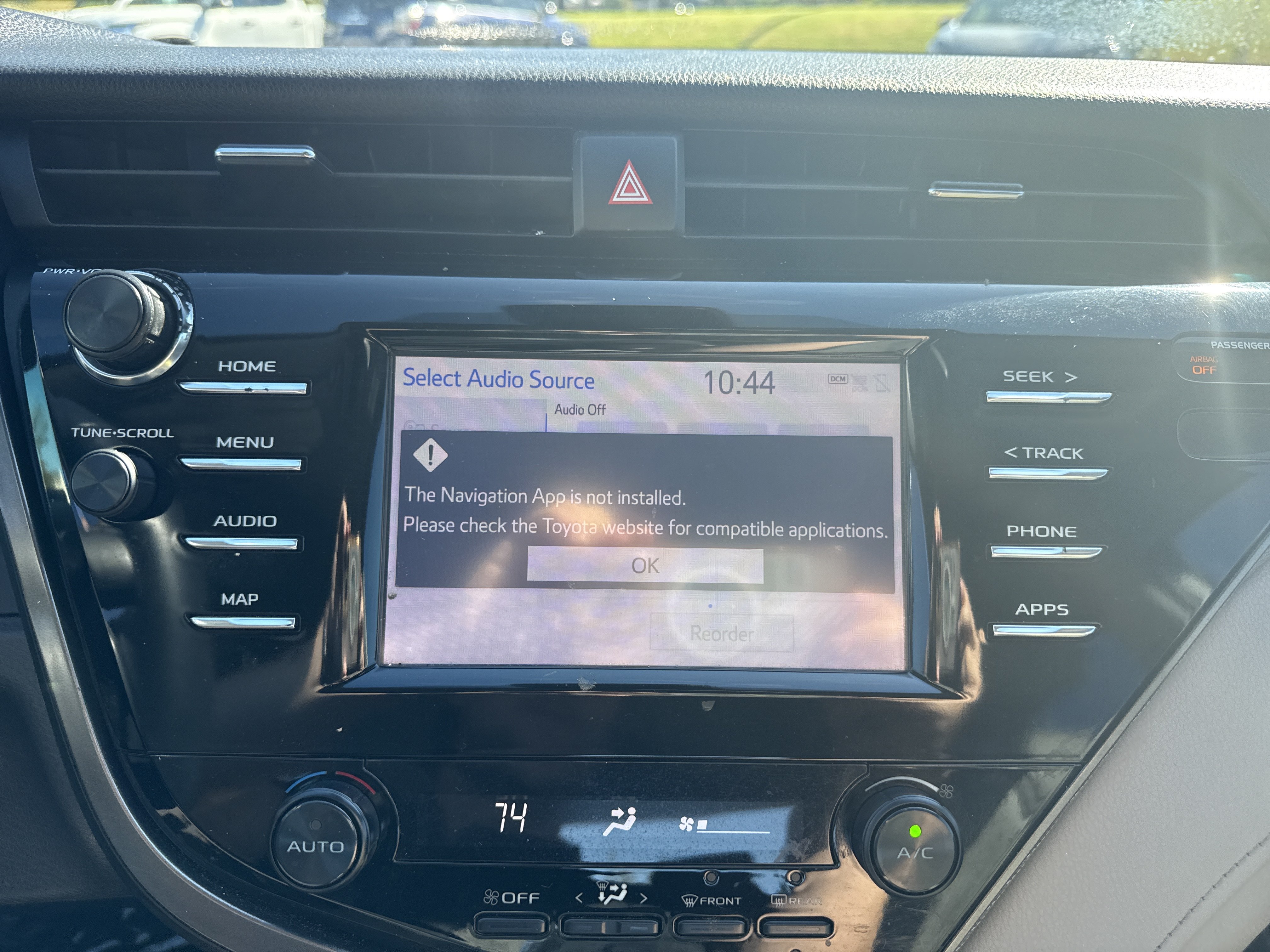 Used 2019 Toyota Camry SE FWD image 15