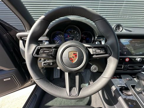 Used 2026 Porsche Macan image 16