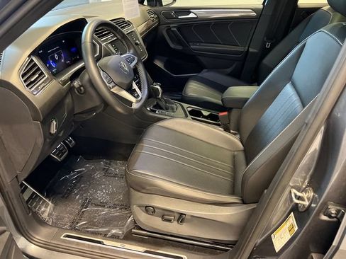 Certified 2023 Volkswagen Tiguan SE R-Line FWD image 6