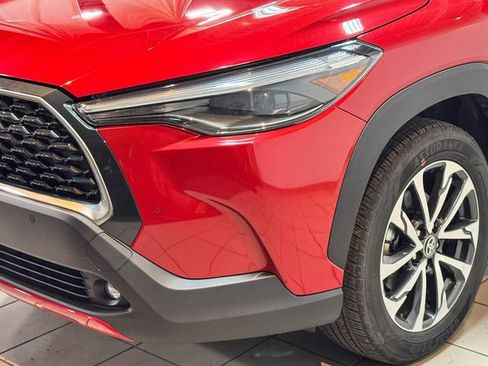 Used 2022 Toyota Corolla Cross XLE w/ Convenience Package image 15