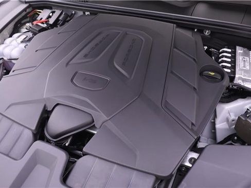 Used 2024 Porsche Cayenne Coupe image 26