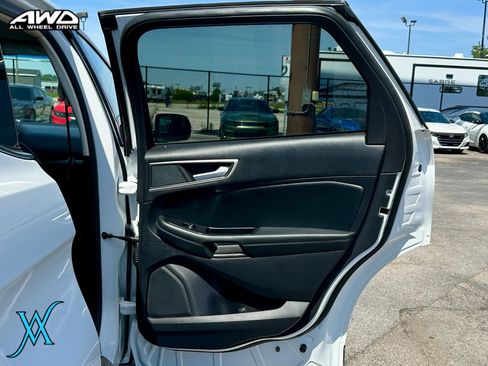 Used 2020 Ford Edge SEL w/ Cold Weather Package AWD/4WD image 23