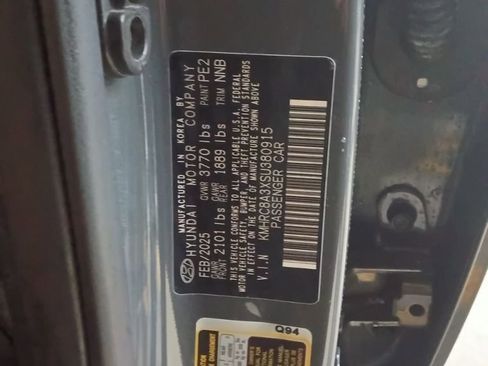 Used 2025 Hyundai Venue SEL image 3