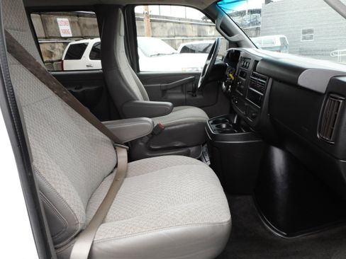 Used 2017 Chevrolet Express 3500 LT w/ LT Preferred Equipment Group image 28